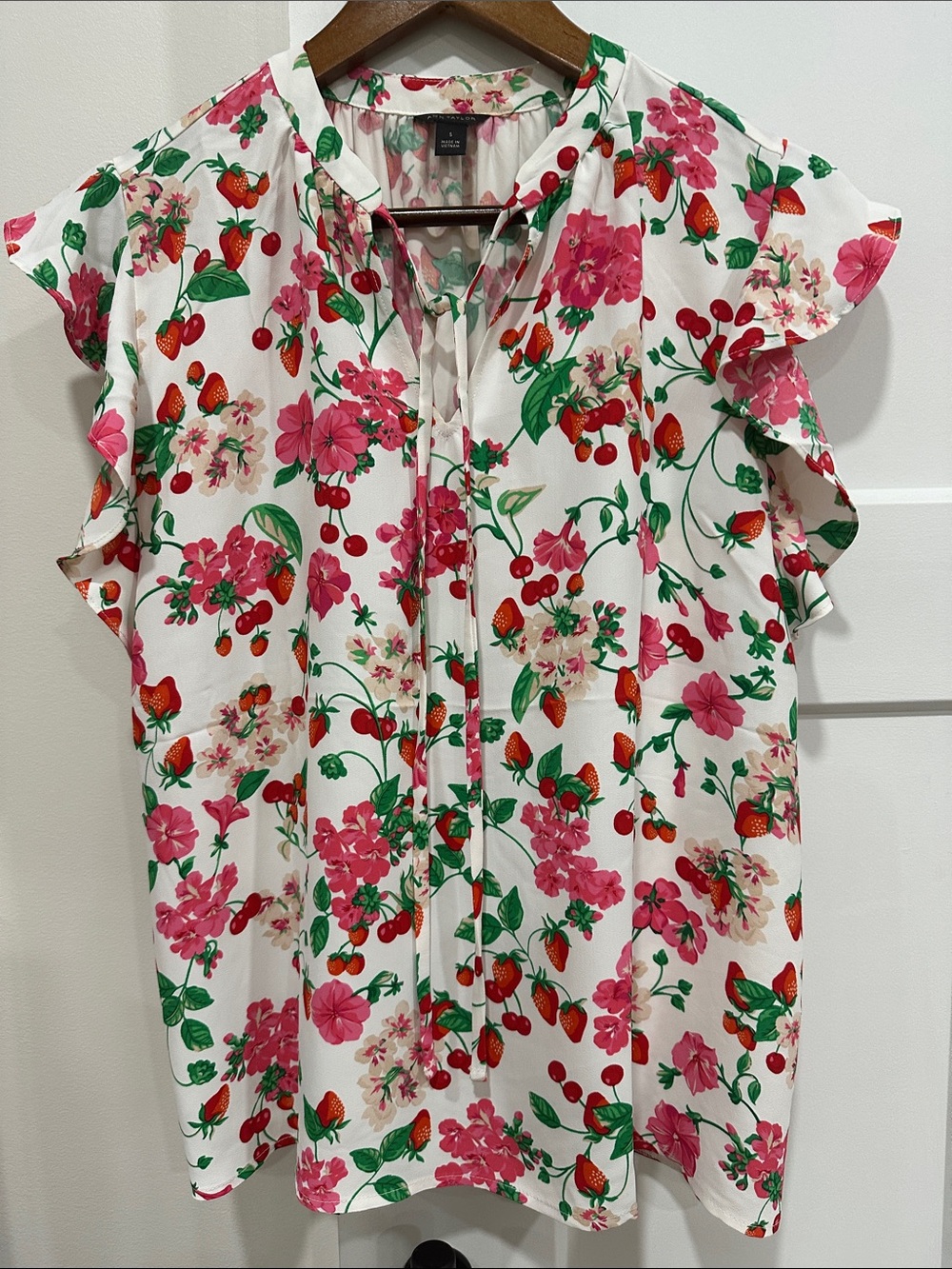 Ann Taylor White Floral & Berry Tie-Neck Ruffle Sleeve Blouse